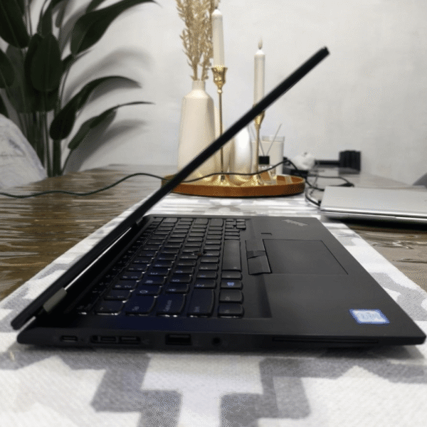 Lenovo ThinkPad X390 Yoga (Touchscreen)